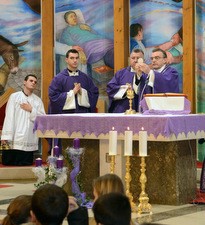Kardinal Bozanić u pastirskom pohodu Sesvetskim Selima